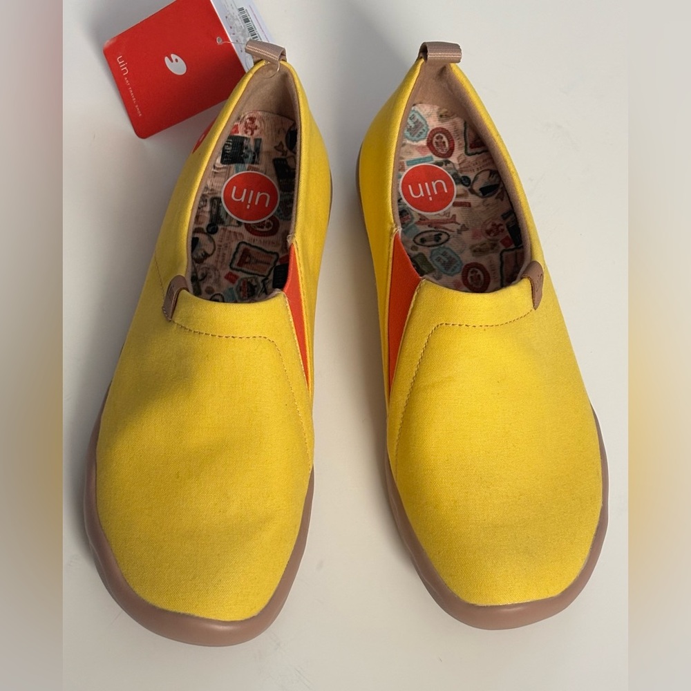 UIN Women’s Travel CANVAS Yellow and Orange Slip-Ons Size 6.5